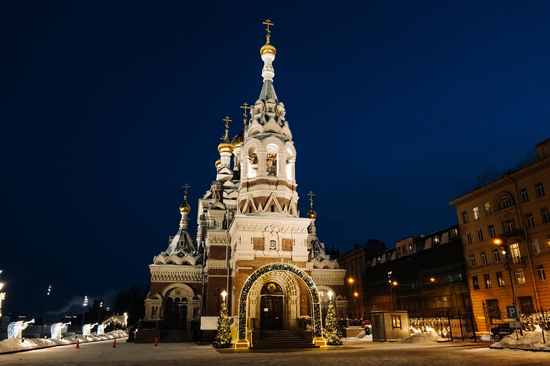 Украшение храма Иконы Божьей Матери