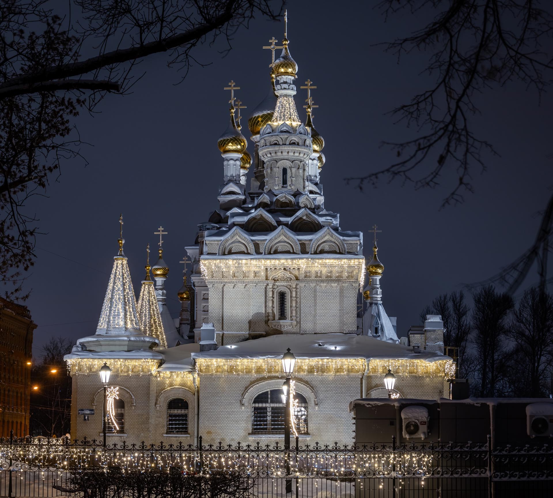 Украшение храма Иконы Божьей Матери
